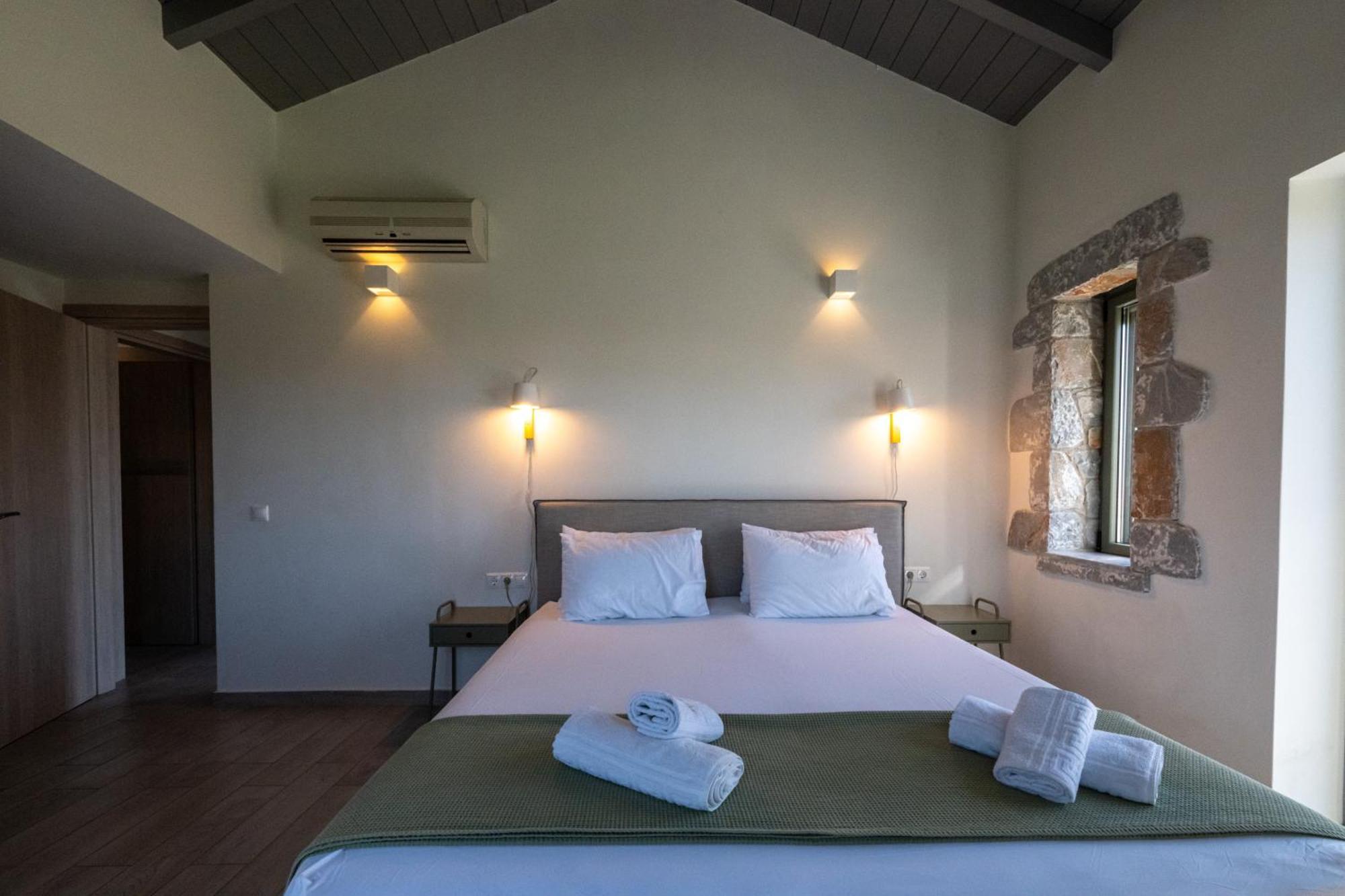 Torri Di Pietra Villa Stoupa Phòng bức ảnh