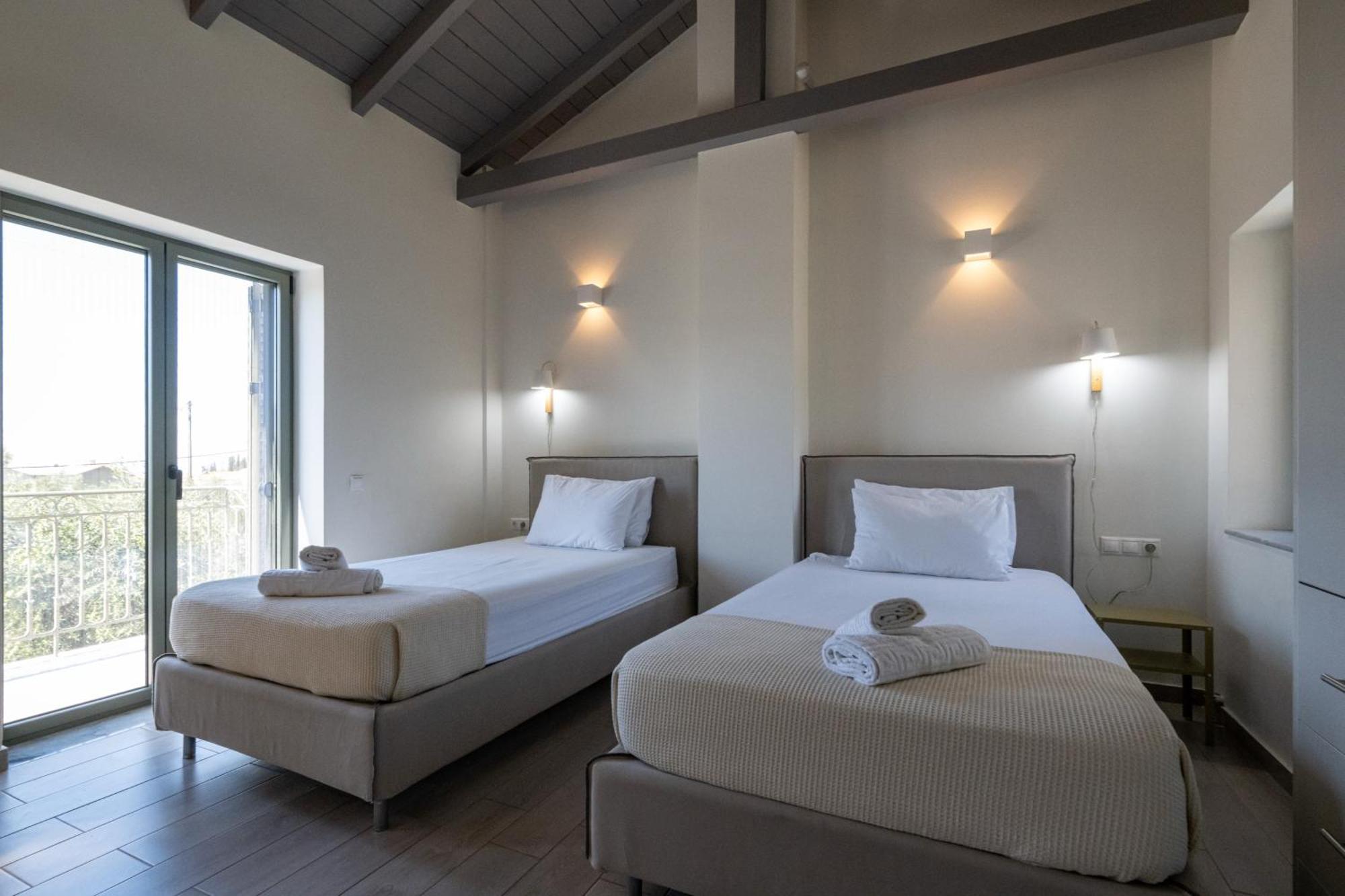 Torri Di Pietra Villa Stoupa Phòng bức ảnh