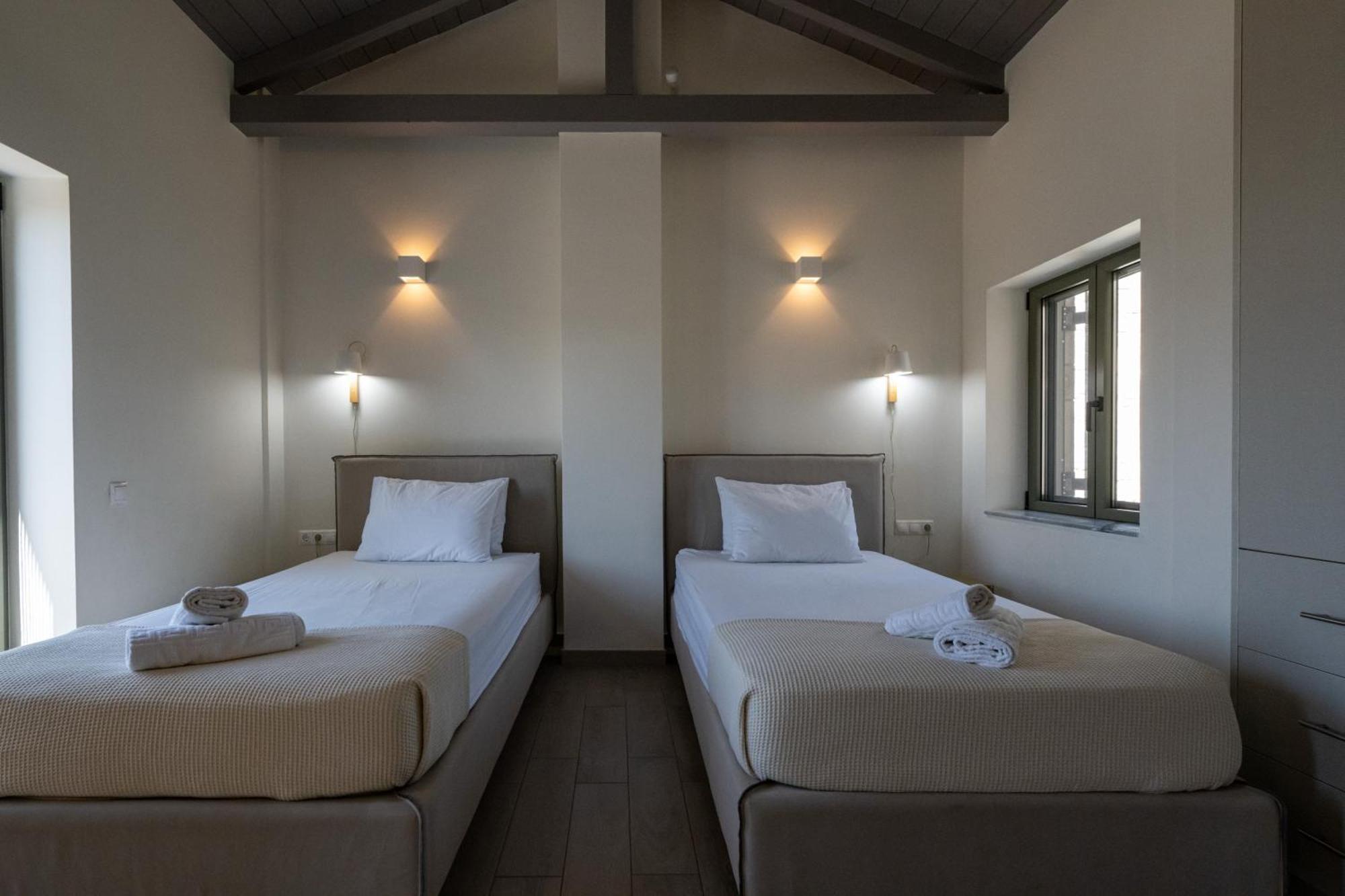 Torri Di Pietra Villa Stoupa Phòng bức ảnh